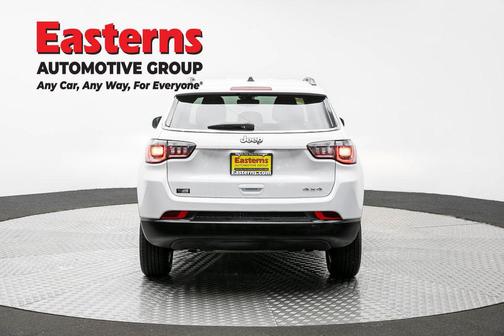 Bright White Clearcoat 2024 Jeep Compass Latitude