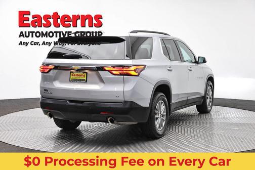 Silver Ice Metallic 2022 Chevrolet Traverse LT Cloth