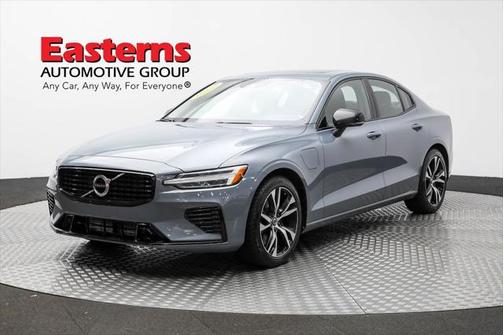2022 Volvo S60 Recharge Plug-In Hybrid T8 R-Design Expression