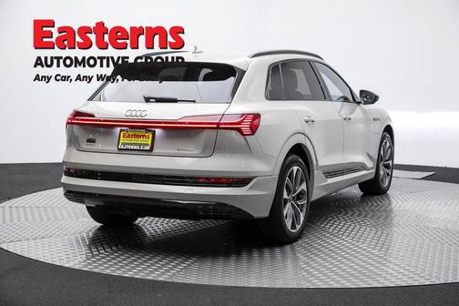 2021 Audi e-tron Premium Plus