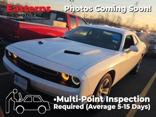 White Knuckle Clearcoat 2022 Dodge Challenger SXT