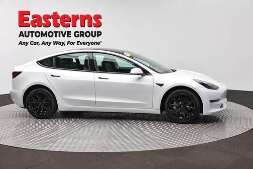 Pearl White Multi-Coat 2023 Tesla Model 3 Standard Range