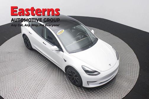 Pearl White Multi-Coat 2023 Tesla Model 3 Standard Range