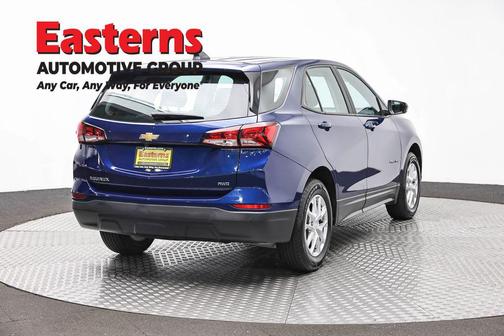 Blue Glow Metallic 2022 Chevrolet Equinox LS