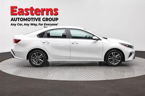Snow White Pearl 2023 Kia Forte LXS