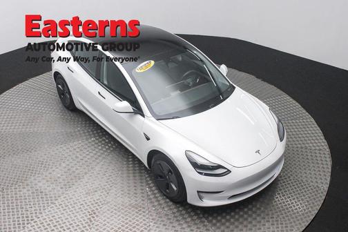 Pearl White Multi-Coat 2023 Tesla Model 3 Standard Range