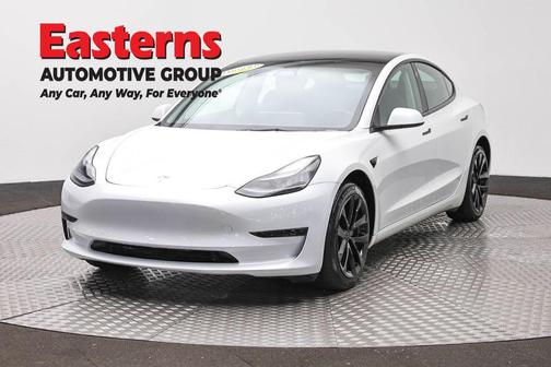 Pearl White Multi-Coat 2023 Tesla Model 3 Standard Range
