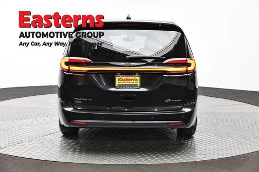Brilliant Black Crystal Pearlcoat 2023 Chrysler Pacifica Hybrid Touring L