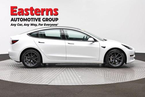 Pearl White Multi-Coat 2023 Tesla Model 3 Standard Range