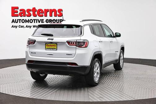 Bright White Clearcoat 2024 Jeep Compass Latitude