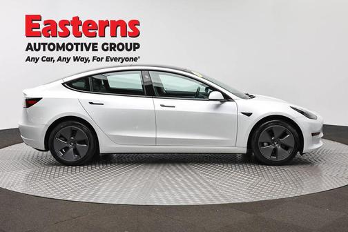 Pearl White Multi-Coat 2023 Tesla Model 3 Standard Range