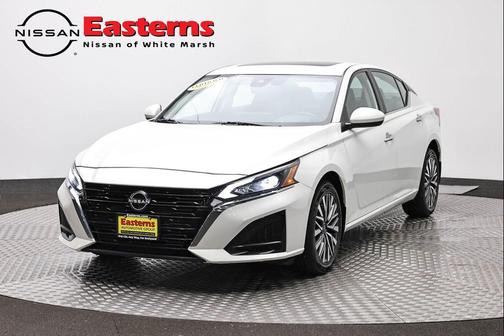Pearl White Tricoat 2023 Nissan Altima 2.5 SV