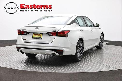 Pearl White Tricoat 2023 Nissan Altima 2.5 SV