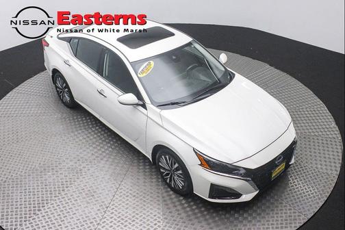 Pearl White Tricoat 2023 Nissan Altima 2.5 SV