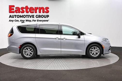 Silver Mist Clearcoat 2024 Chrysler Pacifica Touring L
