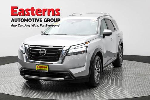 2023 Nissan Pathfinder SL 4WD