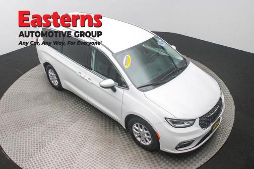 Bright White Clearcoat 2023 Chrysler Pacifica Touring L