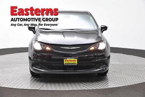 Brilliant Black Crystal Pearlcoat 2024 Chrysler Voyager LX