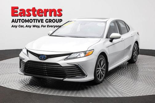 2022 Toyota Camry Hybrid XLE
