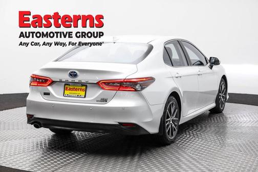 2022 Toyota Camry Hybrid XLE