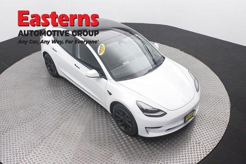 Pearl White Multi-Coat 2023 Tesla Model 3 Standard Range