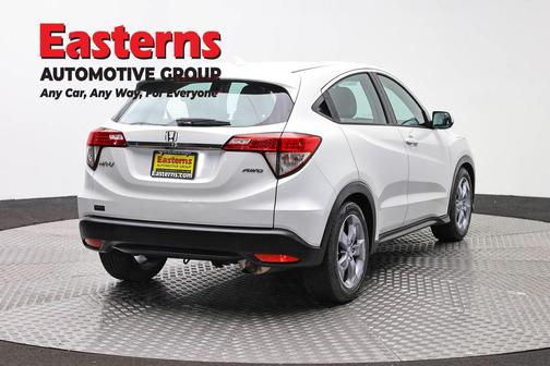 Platinum White Pearl 2021 Honda HR-V LX