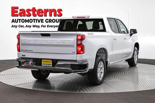 Summit White 2025 Chevrolet Silverado 1500 LT