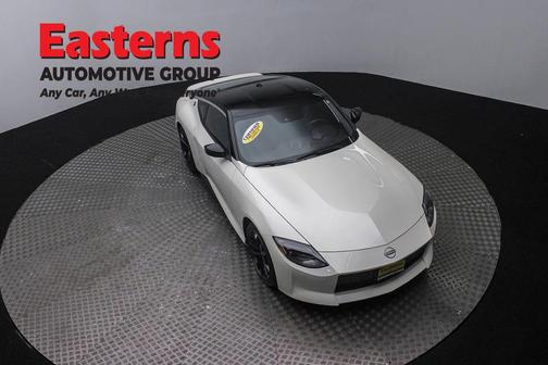 Pearl White Tricoat/Super Black 2025 Nissan Z Performance Automatic Transmission