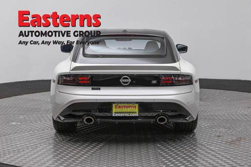 Pearl White Tricoat/Super Black 2025 Nissan Z Performance Automatic Transmission