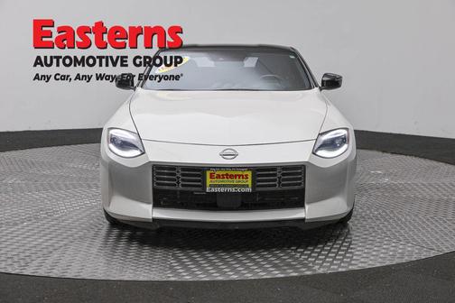 Pearl White Tricoat/Super Black 2025 Nissan Z Performance Automatic Transmission