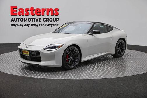 Pearl White Tricoat/Super Black 2025 Nissan Z Performance Automatic Transmission