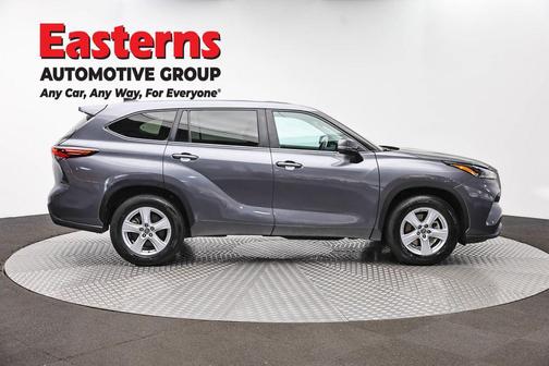 Magnetic Gray Metallic 2024 Toyota Highlander LE