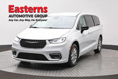 Bright White Clearcoat 2024 Chrysler Pacifica Touring L