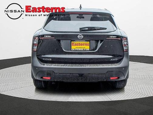 Super Black 2025 Nissan Kicks SV