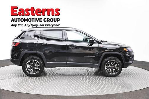 Diamond Black Crystal Pearlcoat 2025 Jeep Compass Trailhawk