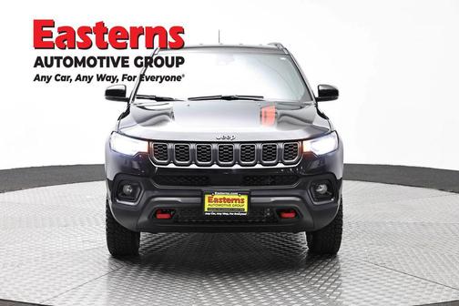 Diamond Black Crystal Pearlcoat 2025 Jeep Compass Trailhawk