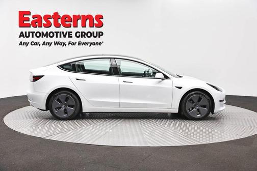 Pearl White Multi-Coat 2023 Tesla Model 3 Standard Range