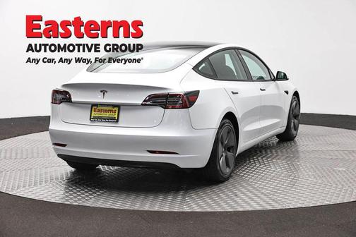 Pearl White Multi-Coat 2023 Tesla Model 3 Standard Range