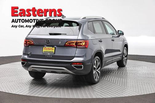 Gray 2022 Volkswagen Taos 1.5T SE