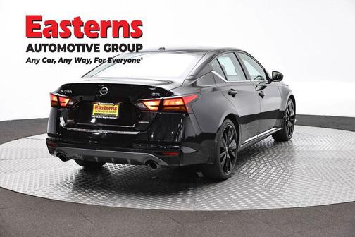 Super Black 2022 Nissan Altima SR VC-Turbo FWD