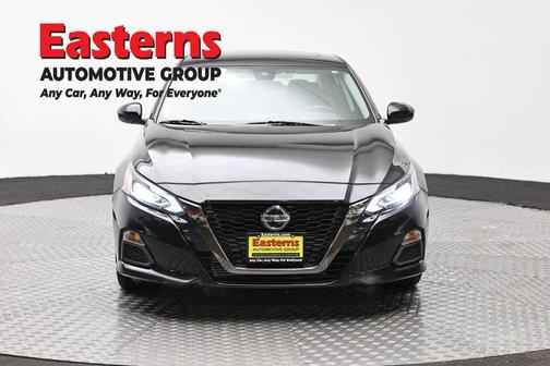 Super Black 2022 Nissan Altima SR VC-Turbo FWD