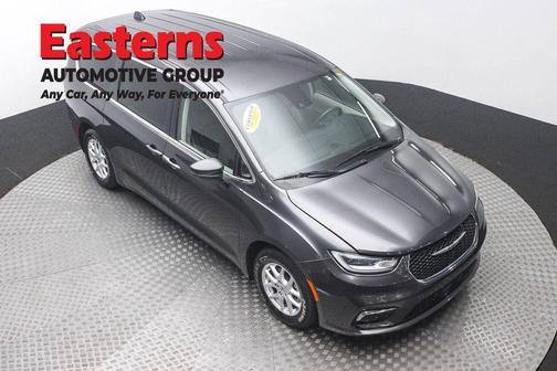 Granite Crystal Metallic Clearcoat 2023 Chrysler Pacifica Touring L
