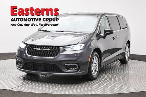 Granite Crystal Metallic Clearcoat 2023 Chrysler Pacifica Touring L
