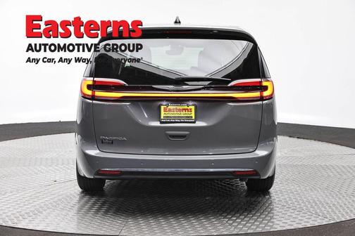 Ceramic Gray Clearcoat 2023 Chrysler Pacifica Touring L