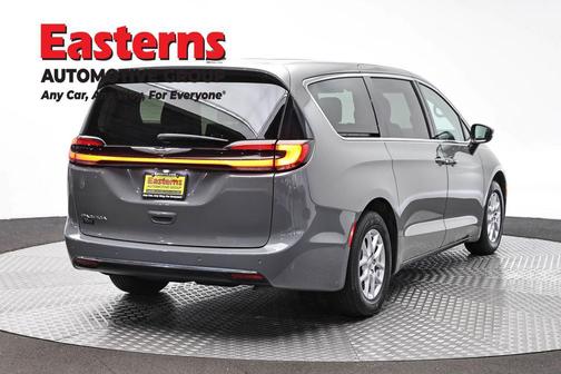 Ceramic Gray Clearcoat 2023 Chrysler Pacifica Touring L
