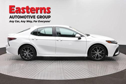 Ice Cap 2024 Toyota Camry SE