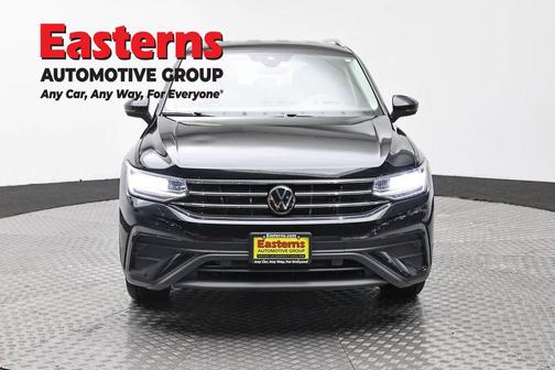 Deep Black Pearl 2024 Volkswagen Tiguan 2.0T SE