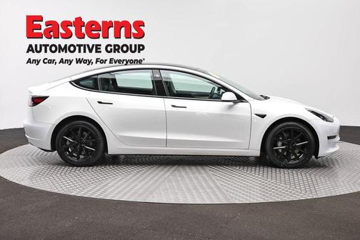 Pearl White Multi-Coat 2023 Tesla Model 3 Standard Range