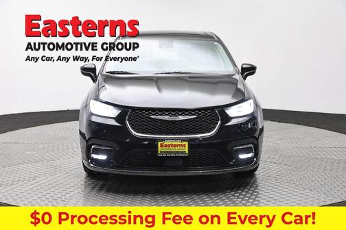 Brilliant Black Crystal Pearlcoat 2023 Chrysler Pacifica Touring L