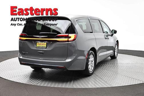 Ceramic Gray Clearcoat 2023 Chrysler Pacifica Touring L